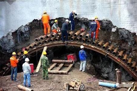 薛城隧道钢花管支护案例